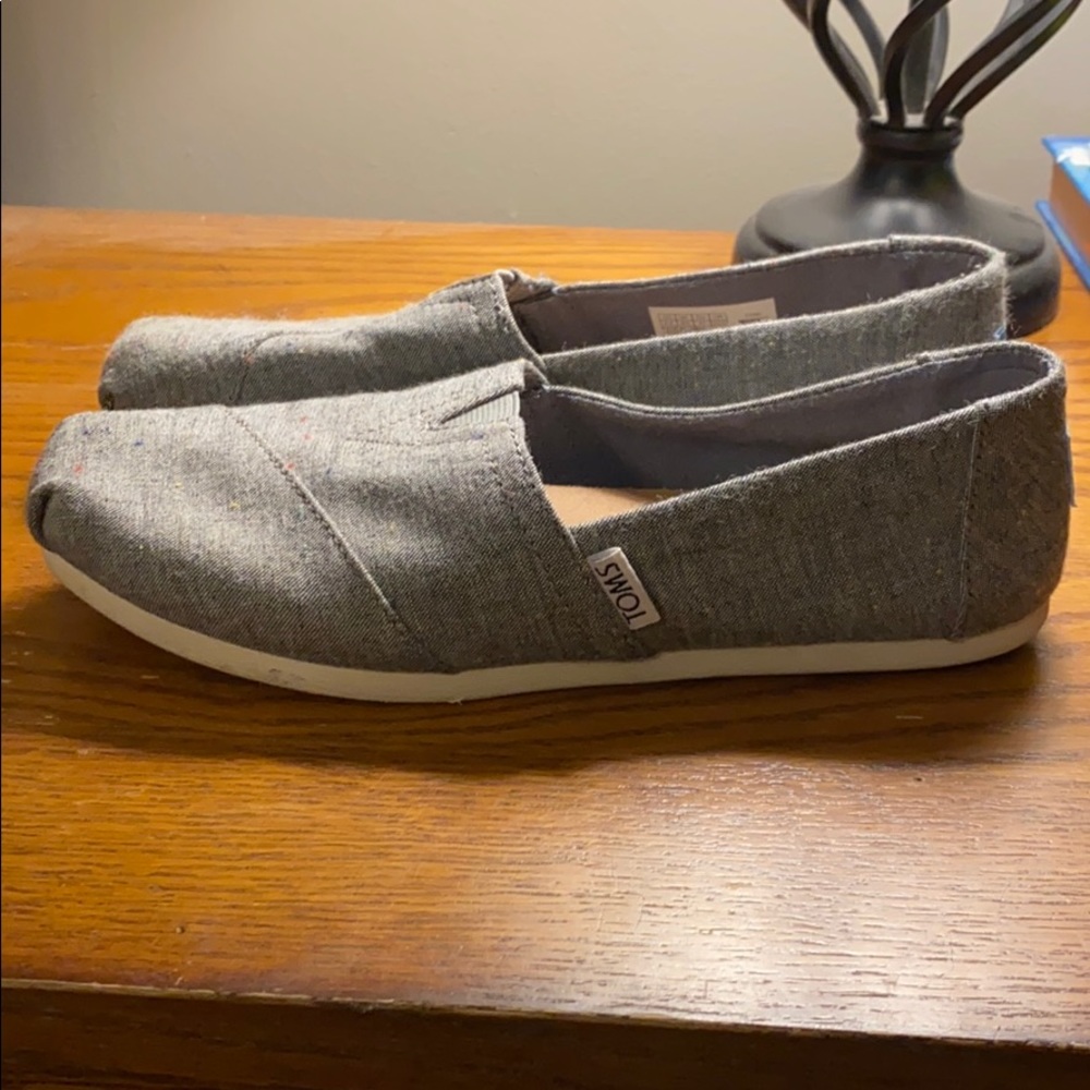 Toms - Picture 2 of 2